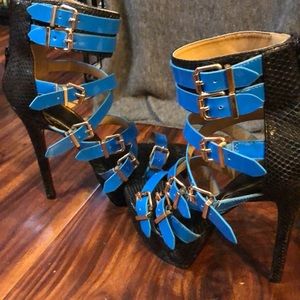 Black w/ blue straps. 7 gold hooks.